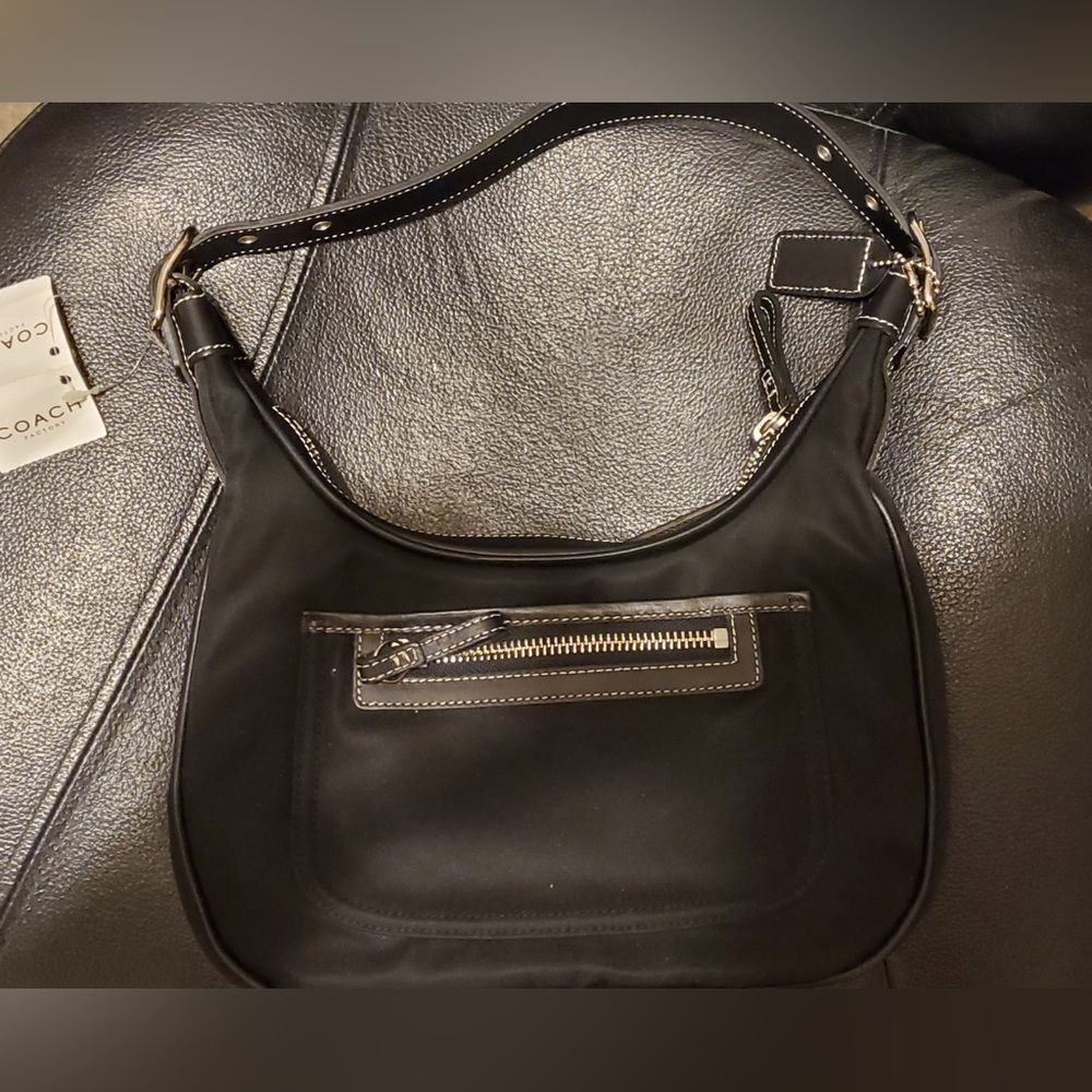 Authentic Women’s Coach hobo shoulder bag, NWT